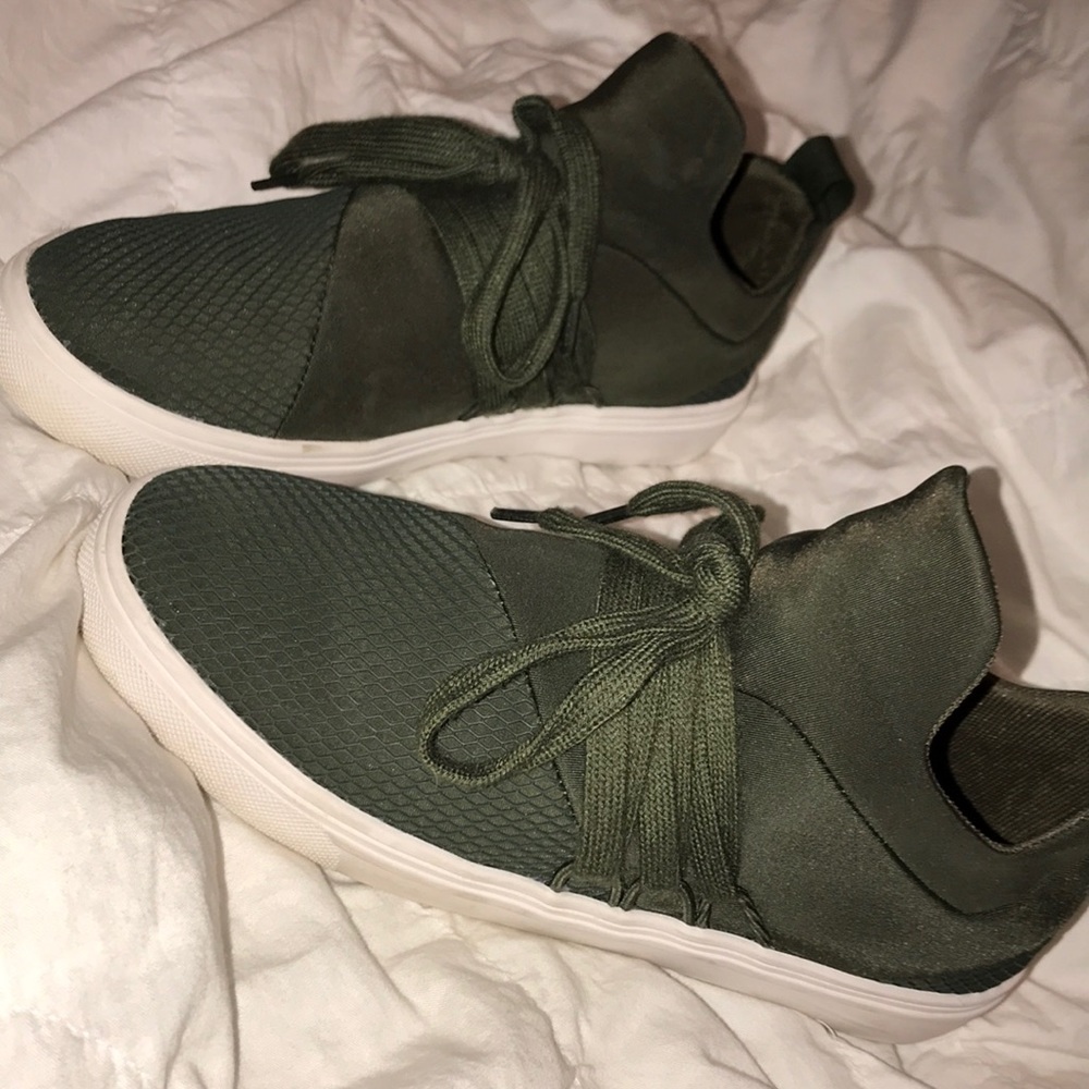 Army green Steve Madden Lace-Up shoe